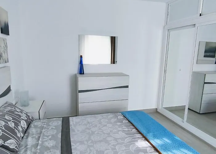 Red Hibiscus Irent Fuerteventura * קורלחו