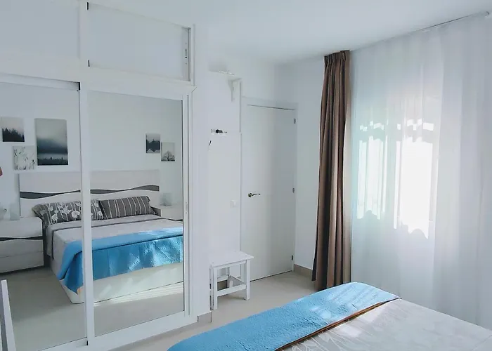 Red Hibiscus Irent Fuerteventura קורלחו