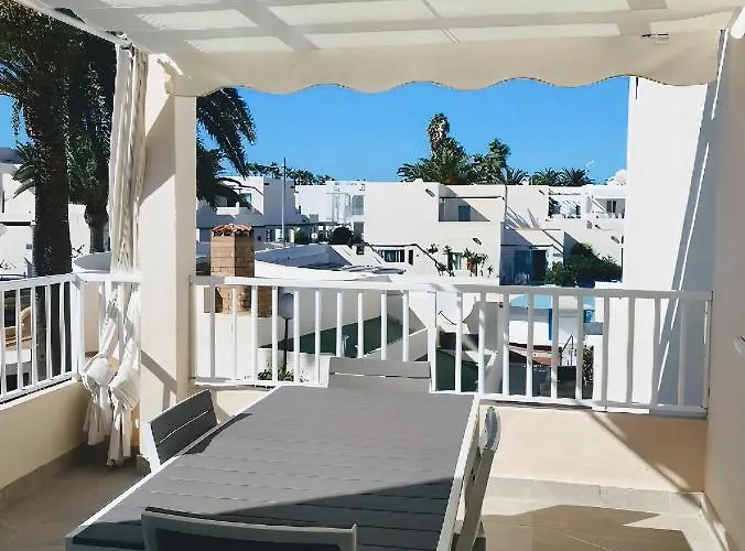 Red Hibiscus Irent Fuerteventura * Corralejo